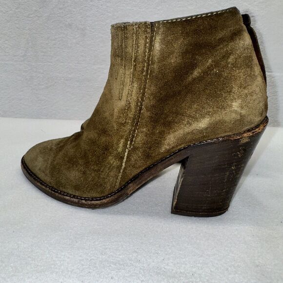 Aquatalia Olive Green Suede Stacked Heel Ankle Classic Booties Sz. 8.5 - Picture 4 of 10